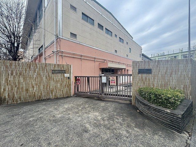 Renovated 3LDK Apartment in Shibuya for Sale - 63.10 sqm - Thumbnail 4