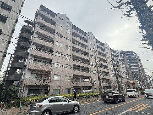 Renovated 3LDK Apartment in Shibuya for Sale - 63.10 sqm - Thumbnail 2
