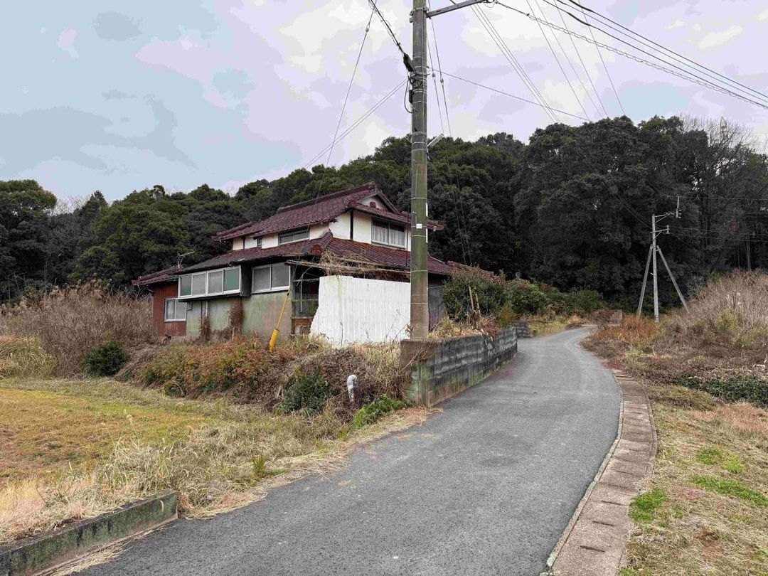 293 Tsubo Land with 5DK House for Renovation in Uto, Kumamoto - Thumbnail 2