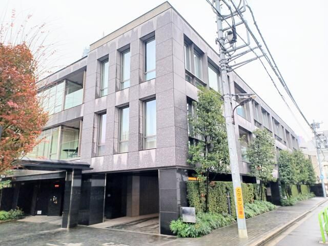 Proud Roppongi 2LDK Condo for Sale in Minato, Tokyo - Thumbnail 2