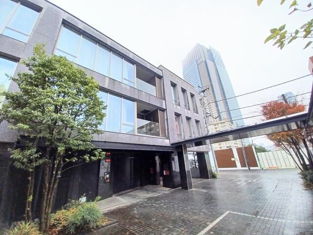 Proud Roppongi 2LDK Condo for Sale in Minato, Tokyo - Thumbnail 3