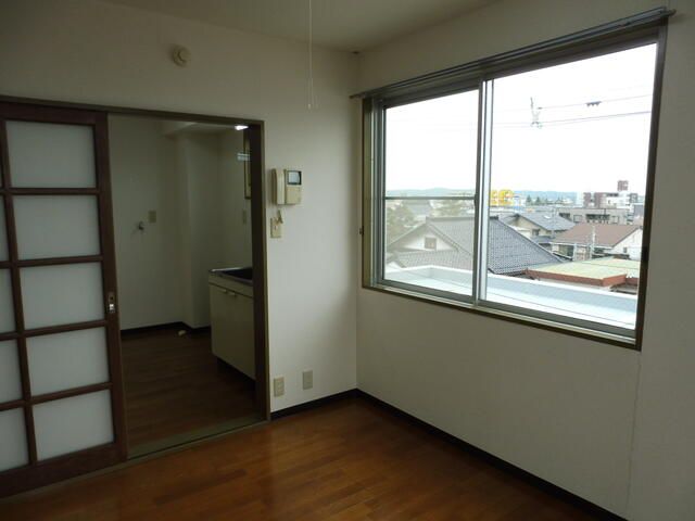 1K Apartment for Rent in Toyama City, Near Koizumicho Station - Thumbnail 3