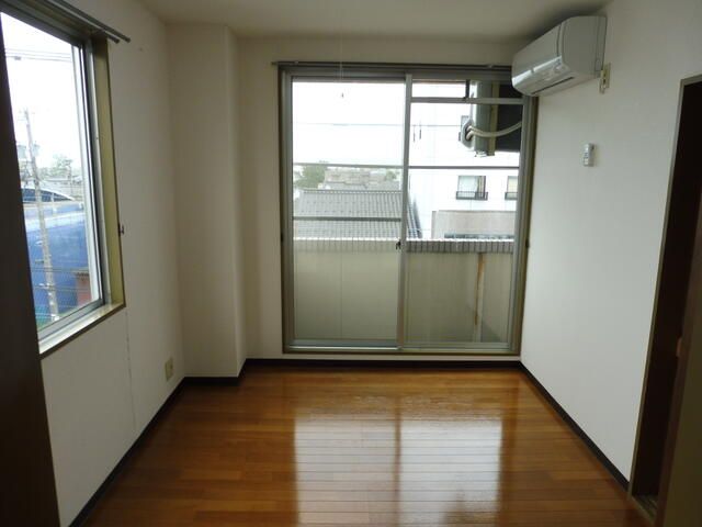 1K Apartment for Rent in Toyama City, Near Koizumicho Station - Thumbnail 4