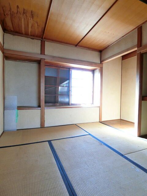 2.4 Million Yen Terrace House for Sale in Kyoto's Yamashina Ward - Thumbnail 3