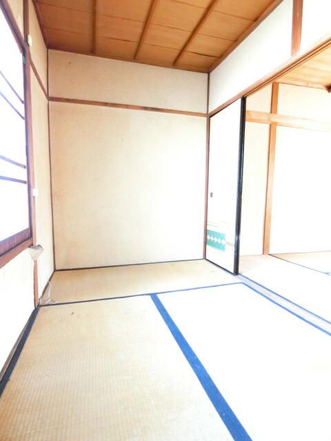 2.4 Million Yen Terrace House for Sale in Kyoto's Yamashina Ward - Thumbnail 2