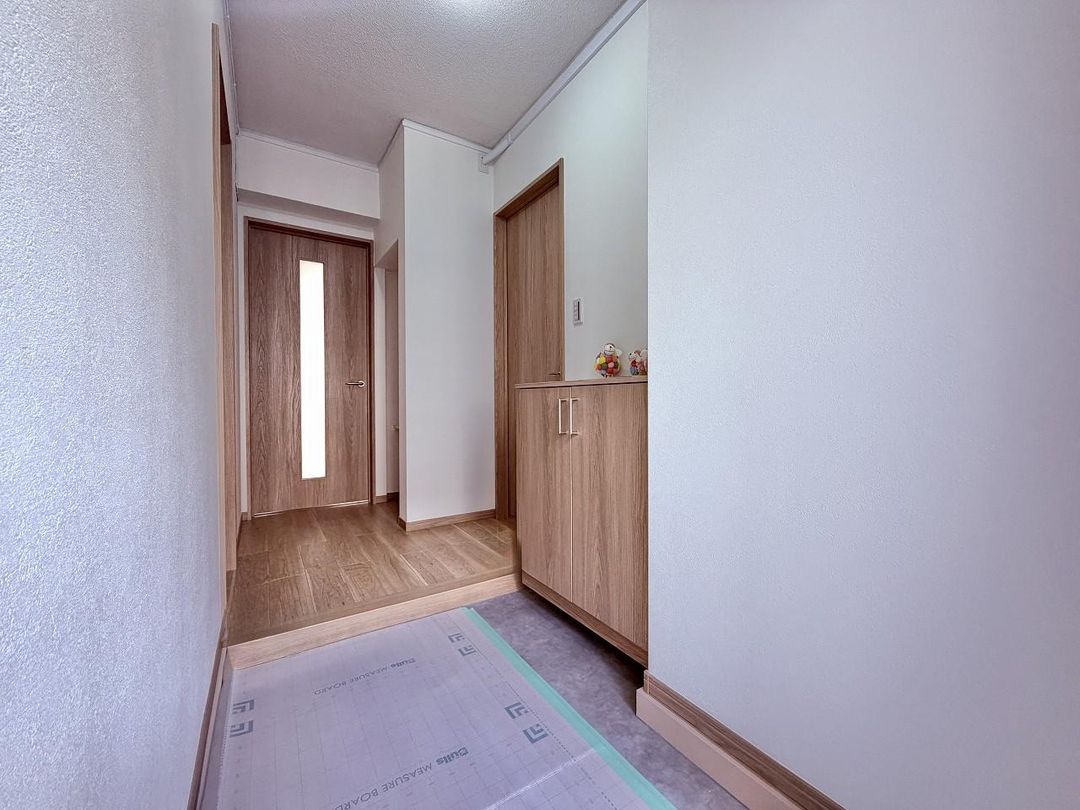 Renovated 3LDK Apartment for Sale in Takatsuki, Osaka - Thumbnail 2
