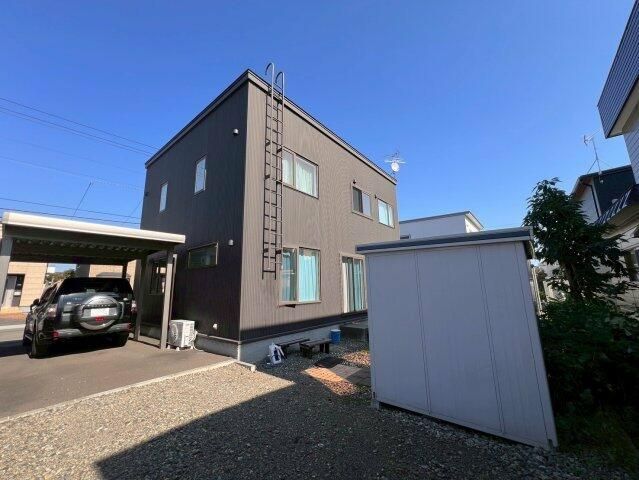 4SLDK House in Sapporo Higashi Ward with Carport and Quiet Location - Thumbnail 2
