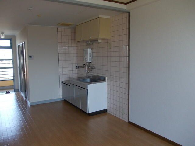 3DK Apartment for Rent in Neyagawa, Osaka - No Deposit, No Key Money - Thumbnail 3
