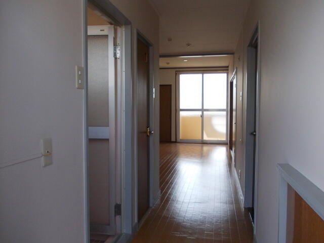 3DK Apartment for Rent in Neyagawa, Osaka - No Deposit, No Key Money - Thumbnail 2