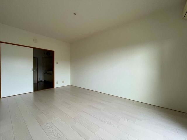 1K Apartment for Rent in Kitsuki, Oita - 14,000 JPY - Thumbnail 3