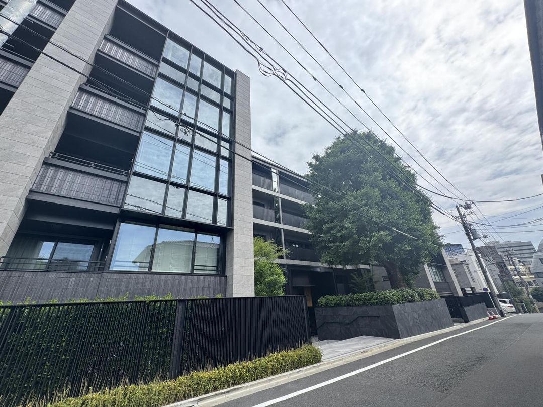 1LDK Apartment in Proud Kagurazaka Hilltop, Shinjuku, Tokyo - Thumbnail 2