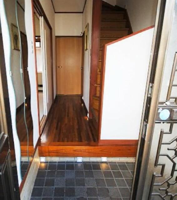 3DK Detached House for Sale in Hino Town, Tokyo - Thumbnail 2