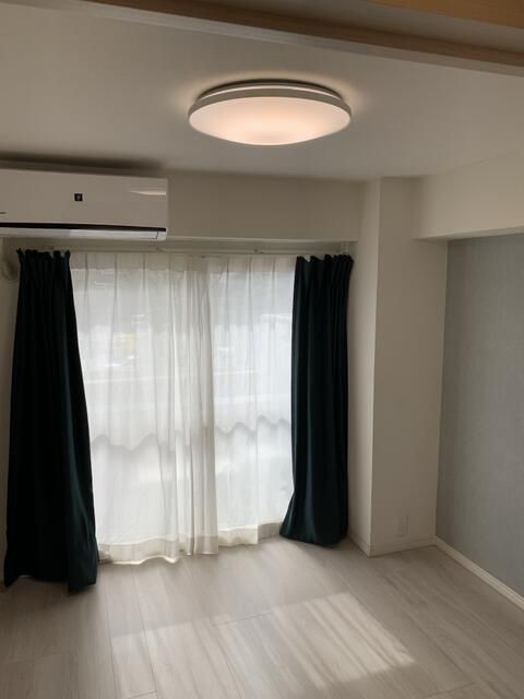 Renovated 1LDK Apartment for Sale in Zoshigaya, Toshima, Tokyo - Thumbnail 2