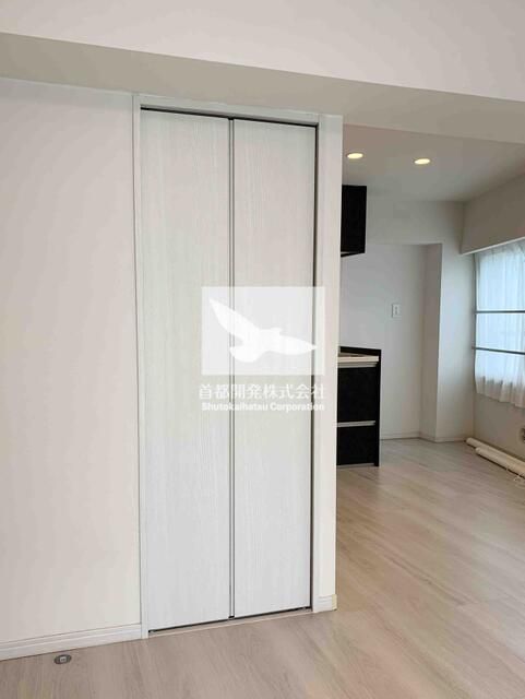 Renovated 1LDK Apartment for Sale in Zoshigaya, Toshima, Tokyo - Thumbnail 4