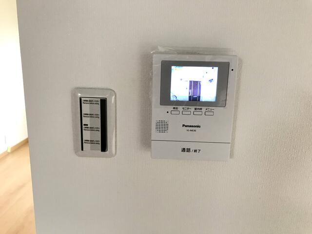 Renovated 3LDK Apartment for Sale in Kashiba, Nara - Image 1