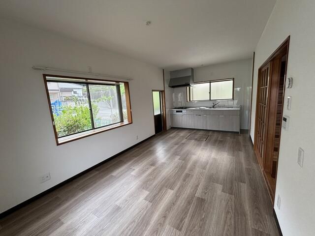 6LDK House with Sea Views in Shikokuchuo, Ehime - Thumbnail 3
