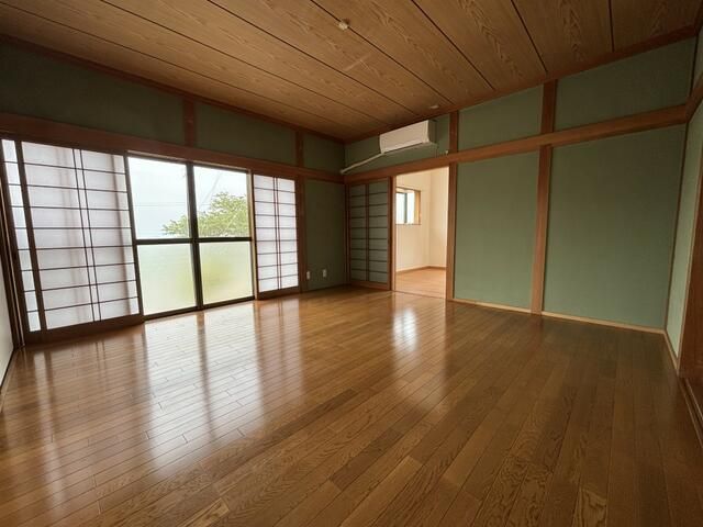 6LDK House with Sea Views in Shikokuchuo, Ehime - Thumbnail 4