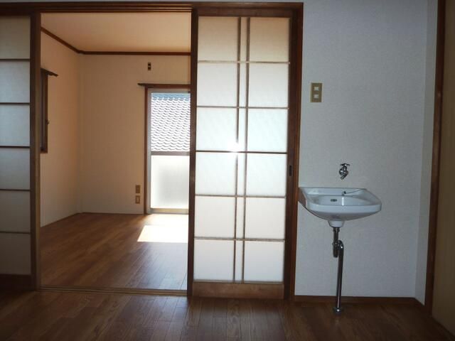Renovated 1DK Apartment for Rent in Kitsuki, Oita - Thumbnail 2