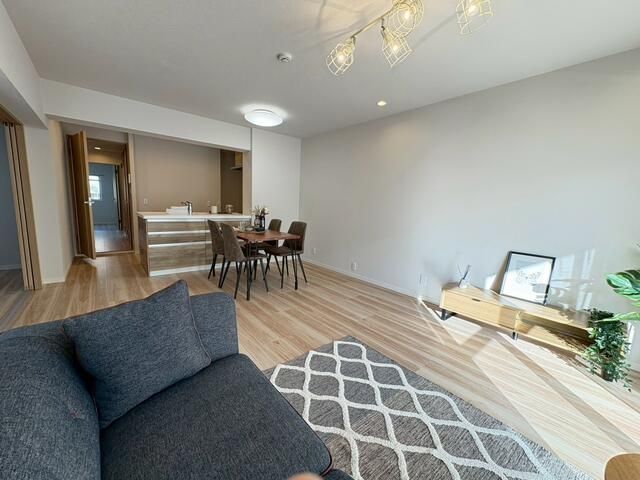 Renovated 4LDK Apartment for Sale in Takatsuki, Osaka - Thumbnail 3