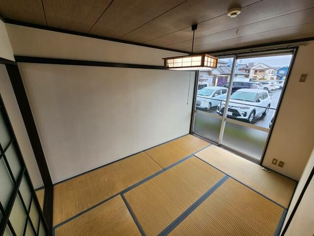 2DK Apartment for Rent in Konan City, Shiga - Thumbnail 2