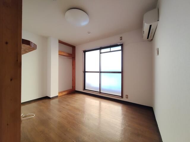 Osaka Studio Apartment for Rent in Fukushima with Wi-Fi Included - Thumbnail 3