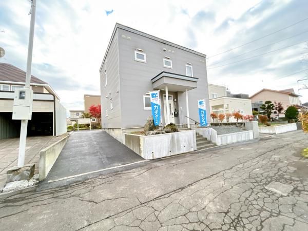 Renovated 4LDK House in Kitahiroshima, Hokkaido with 2 Car Parking - Thumbnail 2