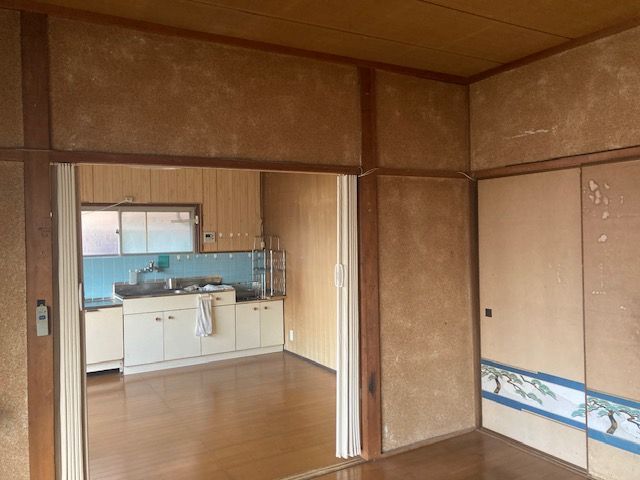 2-Story House for Sale in Zentsuji, Kagawa - Thumbnail 2