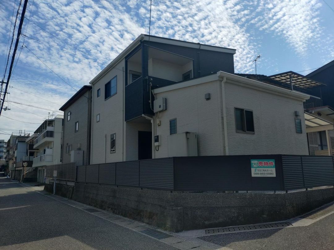 3LDK Detached House for Sale in Kochi City, Kochi Prefecture - Thumbnail 2