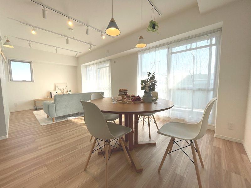Renovated 3LDK Corner Apartment in Hirakata, Osaka - Thumbnail 3