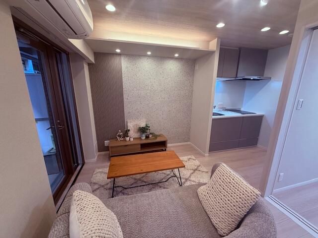 Renovated 1LDK Apartment for Sale in Nishi-Azabu, Tokyo - Thumbnail 4