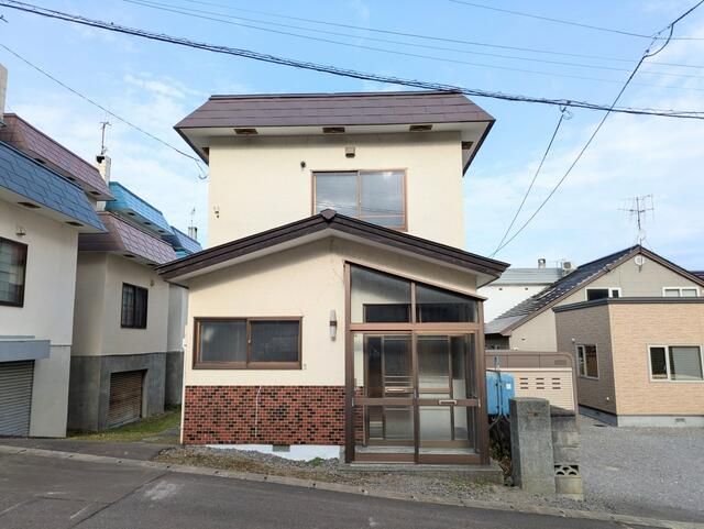 3LDK Wooden House for Sale in Quiet Otaru Neighborhood - Thumbnail 2
