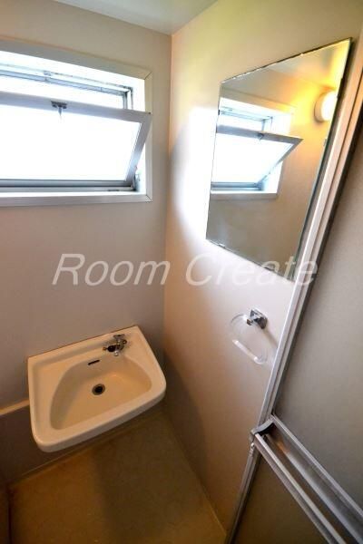 2K Apartment for Rent in Tokushima City - Zero Deposit, Corner Unit - Thumbnail 3