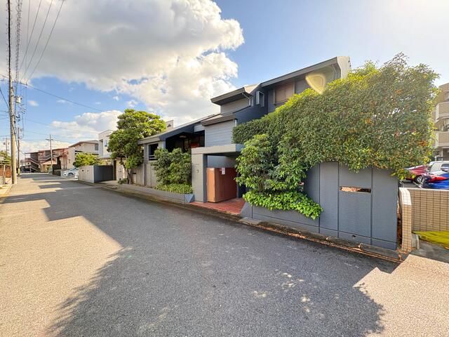 4SLDK House for Sale in Nagakute, Aichi - 227 sqm on 660 sqm Land - Thumbnail 2