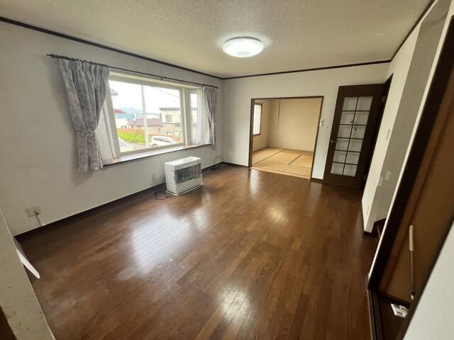 Ocean View 4LDK House for Sale in Quiet Otaru, Hokkaido - Thumbnail 2