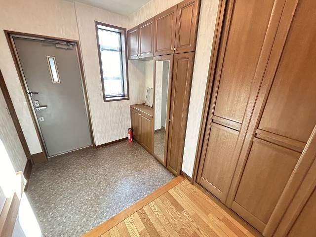 7SLDK Two-Generation House for Sale in Hakodate, Hokkaido - Thumbnail 4