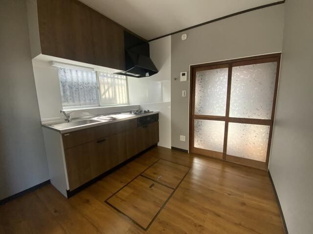 Renovated 2LDK House for Sale in Yokosuka, Kanagawa - Thumbnail 4