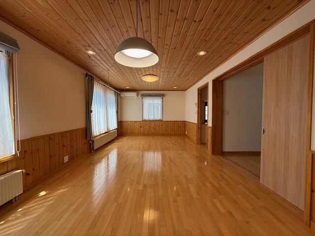 Swedish-Style 4SLDK House in Kushiro with 2025 Renovations - Thumbnail 3