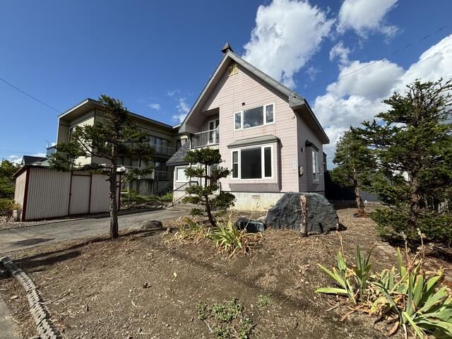 5LDK Corner Lot House for Sale in Asahikawa, Hokkaido - Thumbnail 2