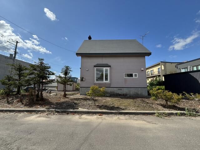 5LDK Corner Lot House for Sale in Asahikawa, Hokkaido - Thumbnail 3