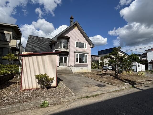 5LDK Corner Lot House for Sale in Asahikawa, Hokkaido - Thumbnail 4