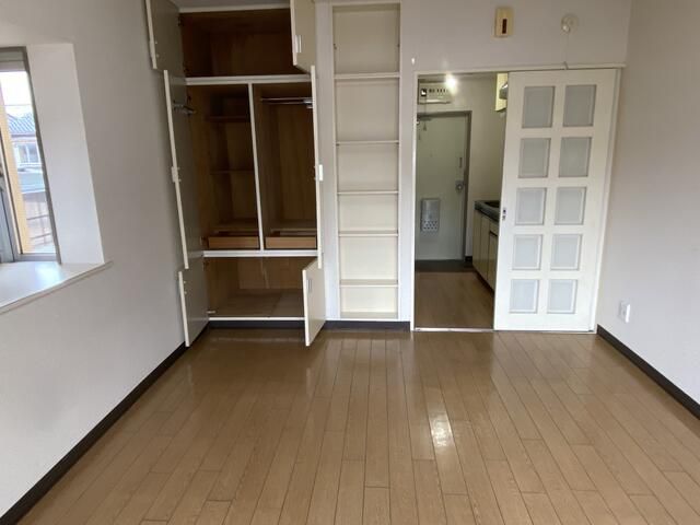 Bright 1K Apartment for Rent in Toyama City, Near Toyama University - Thumbnail 3