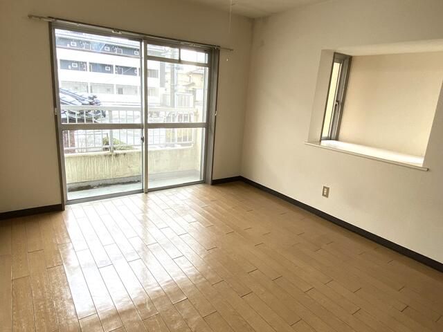 Bright 1K Apartment for Rent in Toyama City, Near Toyama University - Thumbnail 2