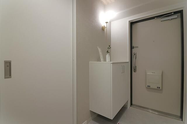 Renovated 3LDK Apartment for Sale in Minato Ward, Osaka - Thumbnail 3