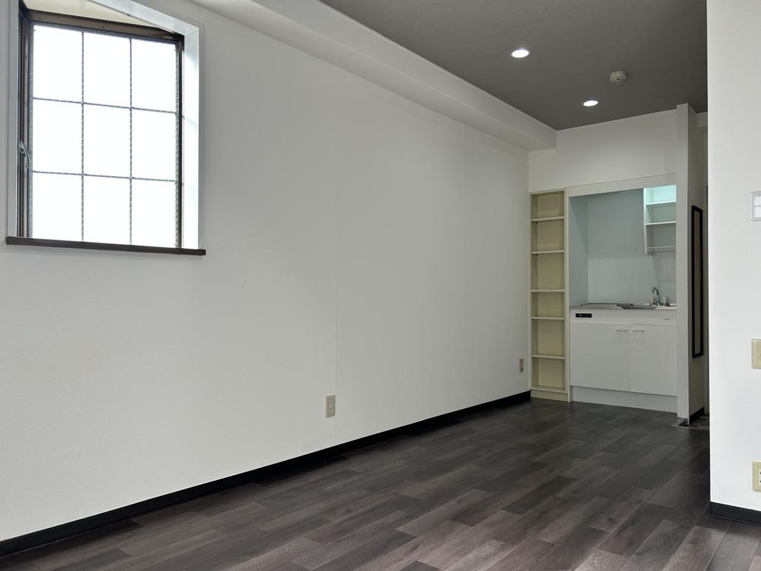 1R Apartment for Rent in Tsurumi, Osaka - Near AEON Mall & Station - Thumbnail 4