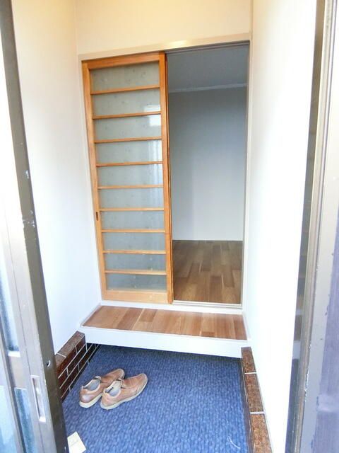 Renovated 3DK Terrace House for Rent in Hirakata, Osaka - Thumbnail 2