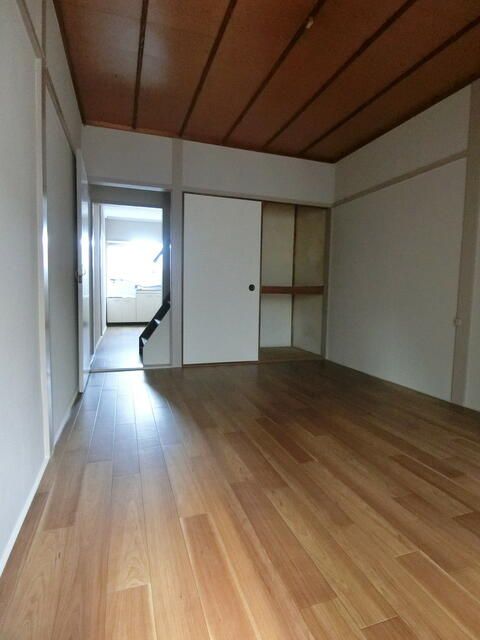 Renovated 3DK Terrace House for Rent in Hirakata, Osaka - Thumbnail 3
