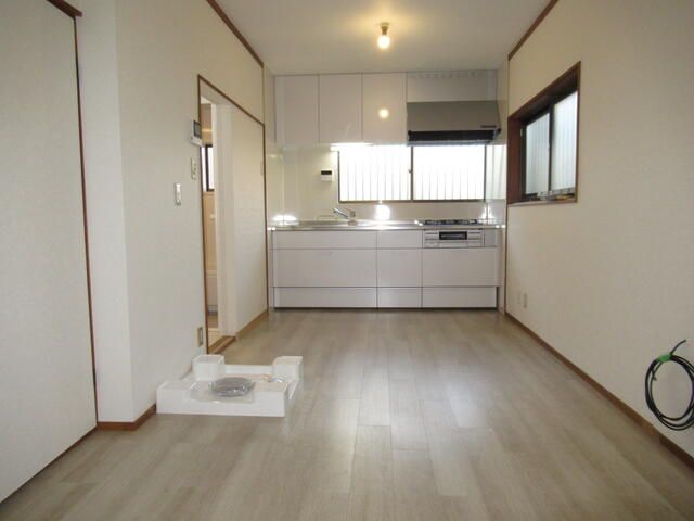 Renovated 4LDK House in Neyagawa, Osaka | 1290万 Yen - Thumbnail 3