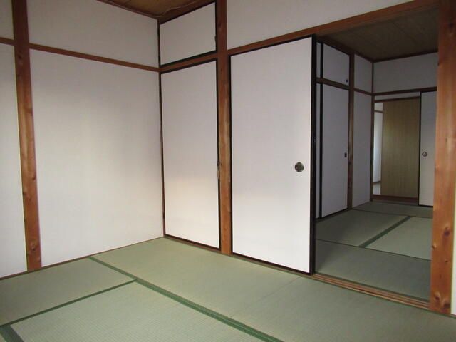 Renovated 4LDK House in Neyagawa, Osaka | 1290万 Yen - Thumbnail 2
