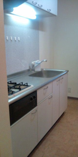 2K Apartment for Rent near Ishizugawa Station, Sakai, Osaka - Thumbnail 3