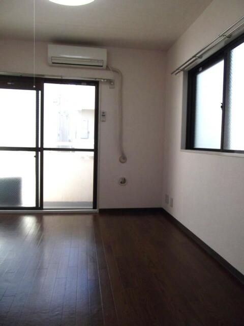 Studio Apartment for Sale Near Ogikubo Station, Suginami, Tokyo - Thumbnail 3
